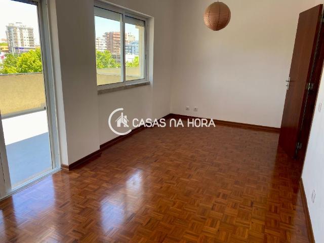 Apartamento alugar em Torcatas, Almada
