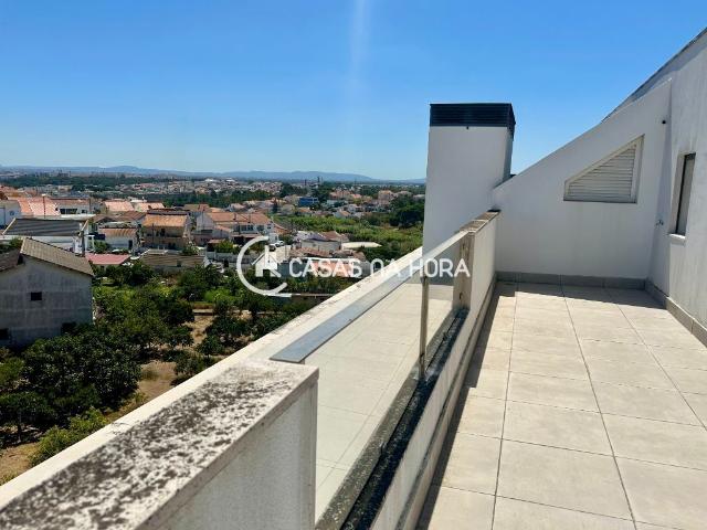 Apartamento alugar em Marco Cabaço, Almada