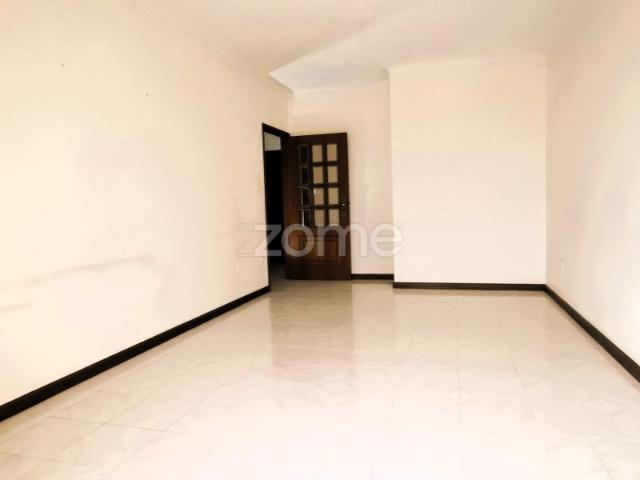 Apartamento alugar em Rio Tinto, Lourinha