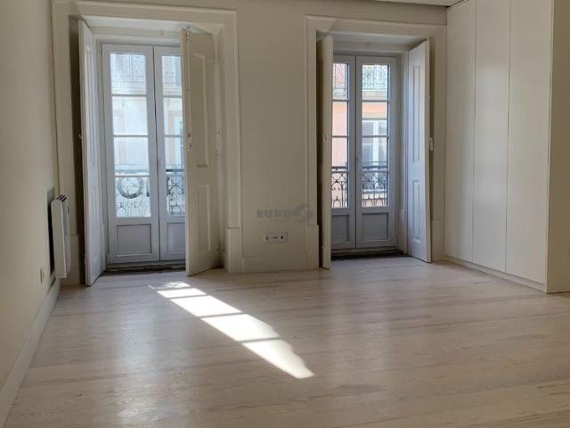 Apartamento alugar em Estrela, Lisboa