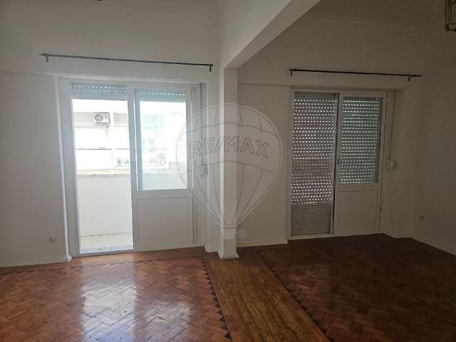 Apartamento alugar em Amadora, Lisboa