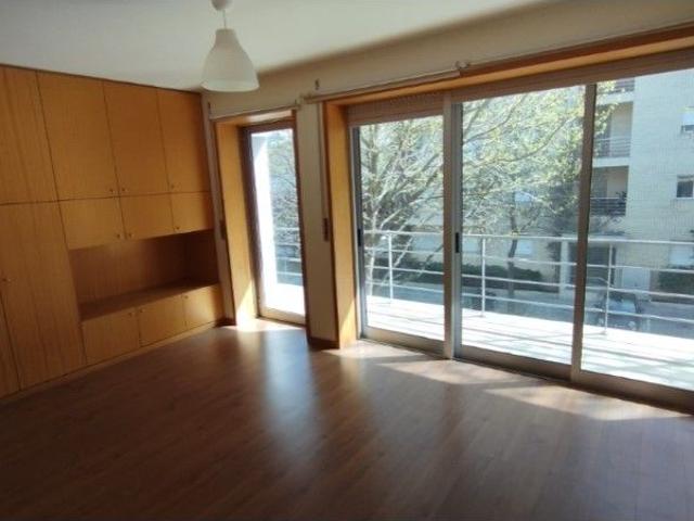 Apartamento alugar em Lugar do Castelo, Vila Nova De Gaia