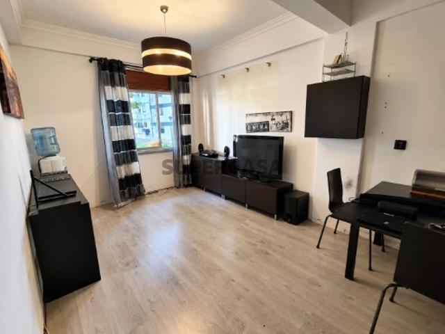 Casa venda em Mina de Água, Amadora