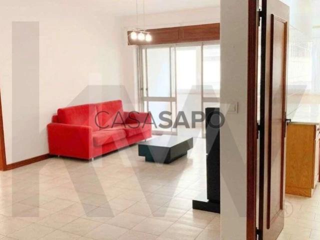 Apartamento alugar em Bairro de Santa Cruz de Benfica, Lisboa