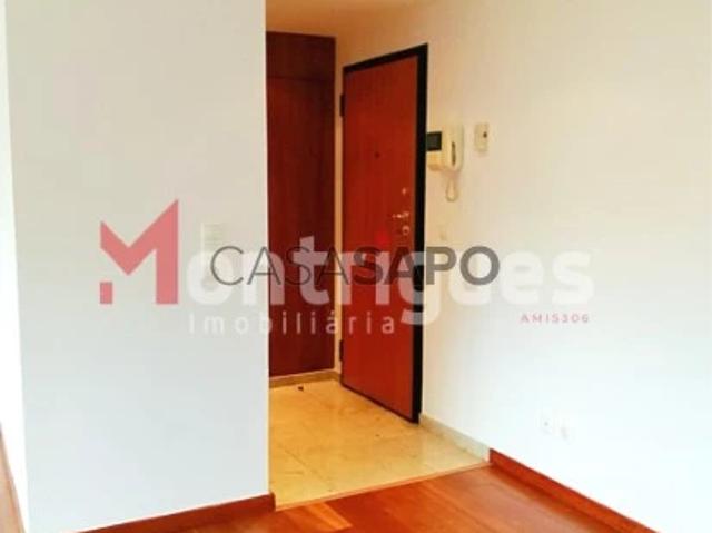Apartamento alugar em Santiago Dos Velhos, Lisboa