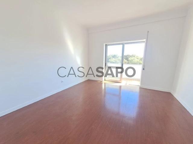 Apartamento alugar em Santo Amaro de Oeiras, Oeiras