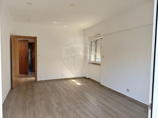 Apartamento alugar em Baixa de Algés, Oeiras