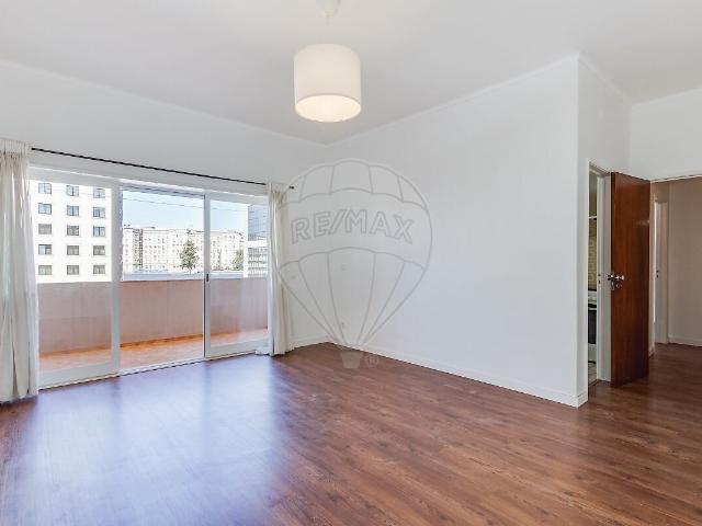 Apartamento alugar em Bairro do Rego, Lisboa