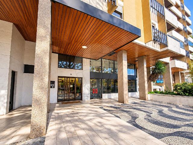 Apartamento alugar em Carnide, Lisboa