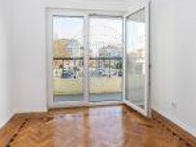 Apartamento alugar em Santo António do Laranjeiro, Almada