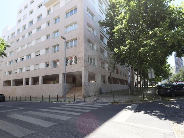 Apartamento alugar em Quinta das Laranjeiras, Lisboa