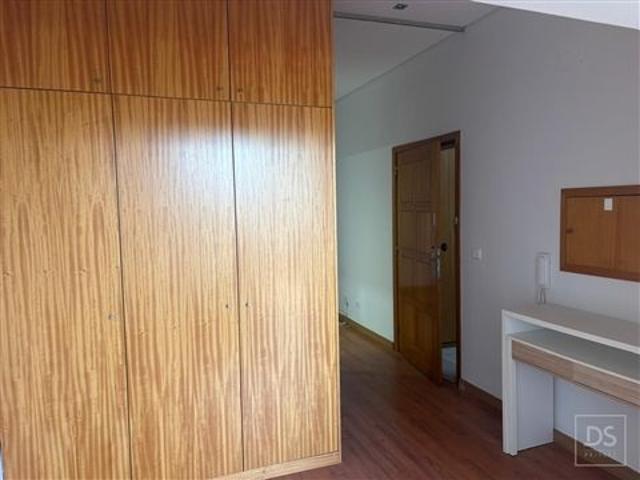 Apartamento alugar em Conjunto Urbano da Ribeira, Porto