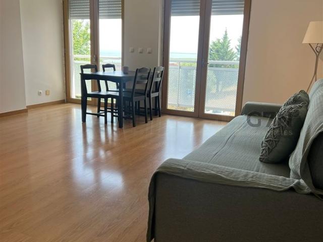 Apartamento alugar em Via Rara, Santiago Dos Velhos