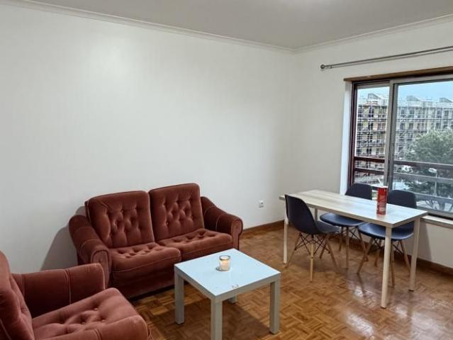 Quarto alugar em Alfazina, Almada