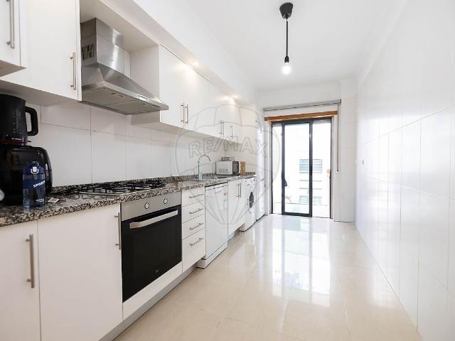 Apartamento venda em Bairro Azouguete, Loures