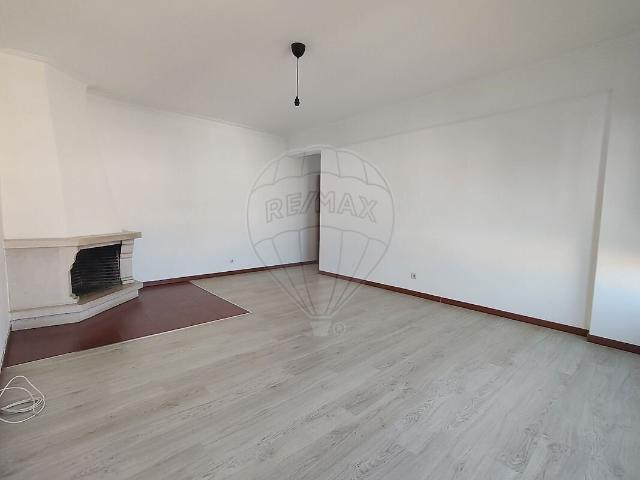 Apartamento venda em Moinho Encarnado, Massamá e Monte Abraão