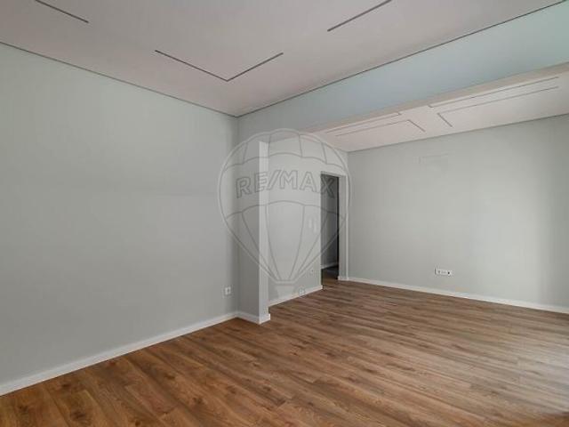 Apartamento venda em Mina de Água, Amadora