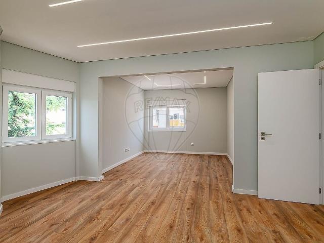 Apartamento venda em Mina de Água, Amadora