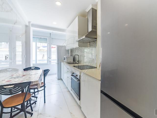 Apartamento venda em Mina de Água, Amadora
