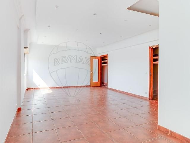 Apartamento venda em Amorosa, Odivelas
