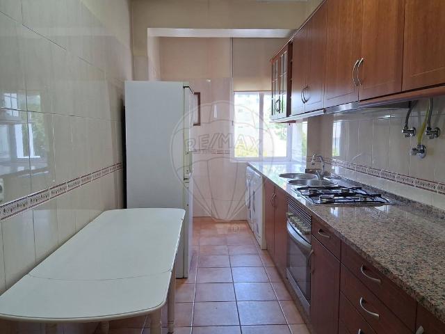 Apartamento alugar em Amadora, Urbanização da Atalaia
