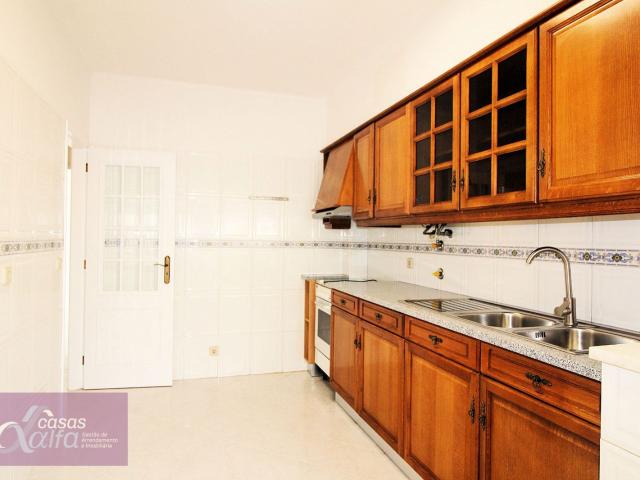 Apartamento alugar em Marinha Grande, Leiria