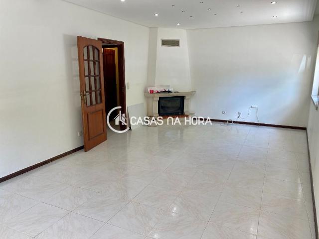 Apartamento alugar em Marco Cabaço, Almada