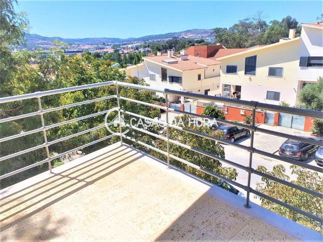 Apartamento alugar em Santiago Dos Velhos, Lisboa