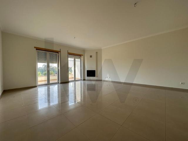 Apartamento alugar em Quinta de Santa Bárbara, Mafra