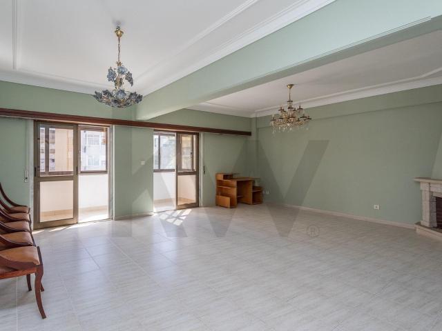 Apartamento alugar em Bairro 2 de Maio, Lisboa