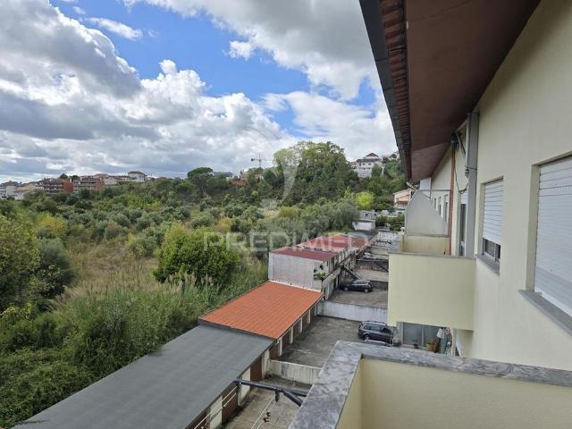 Apartamento alugar em Coimbra (Sé Nova, Santa Cruz, Almedina e São Bartolomeu), Coimbra