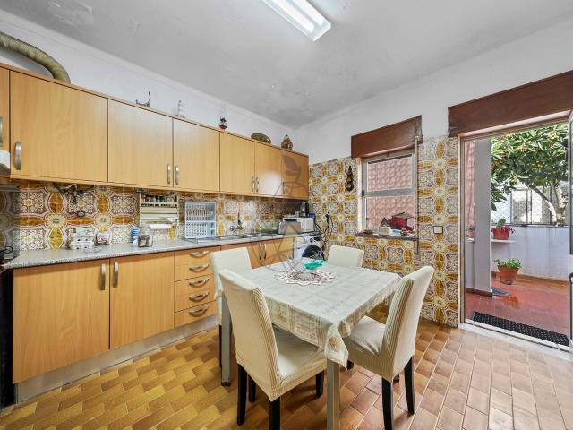 Apartamento venda em Estômbar, Faro