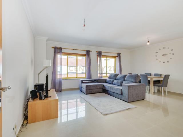 Apartamento venda em Bairro das Sousas, Santiago Dos Velhos