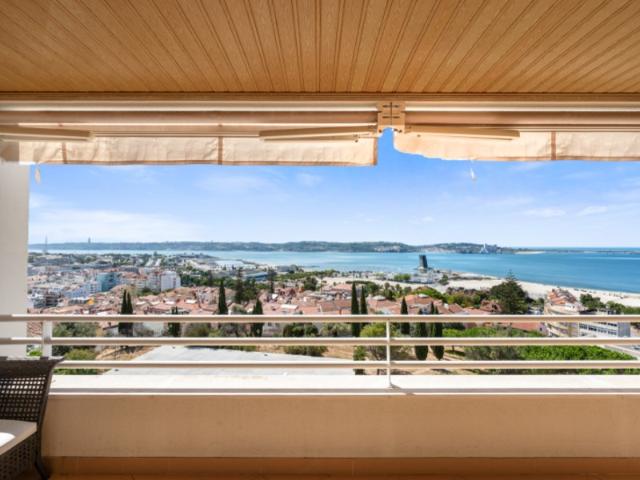 Apartamento alugar em Baixa de Algés, Oeiras