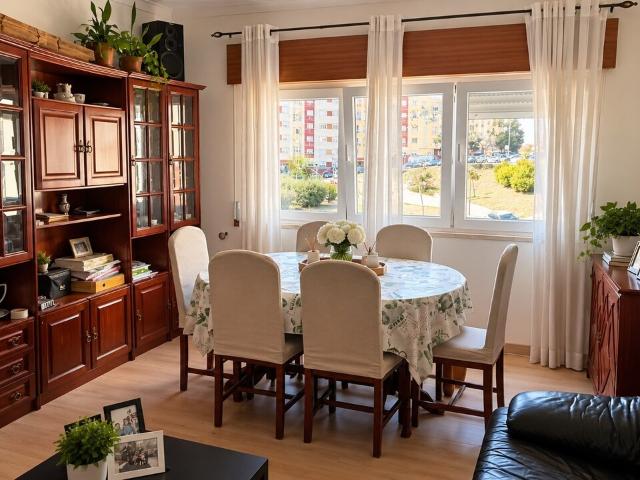 Apartamento venda em Massamá, Massamá e Monte Abraão