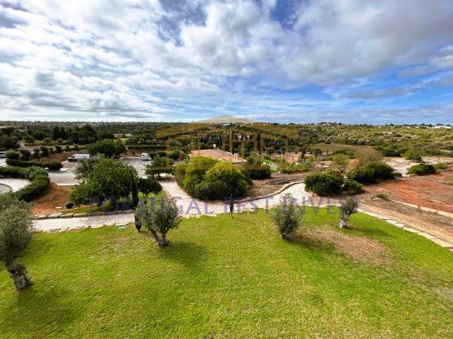 Apartamento venda em Estômbar, Faro