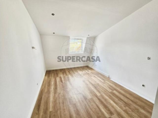 Casa venda em Arruda Dos Vinhos