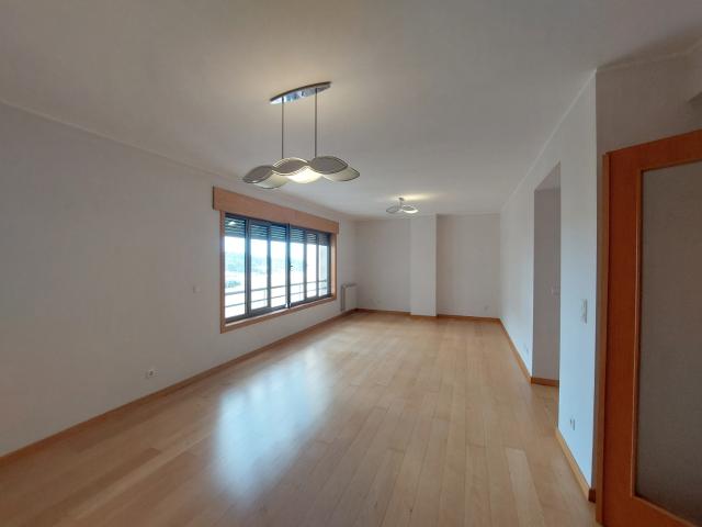 Apartamento alugar em Quires, Vila Nova da Telha