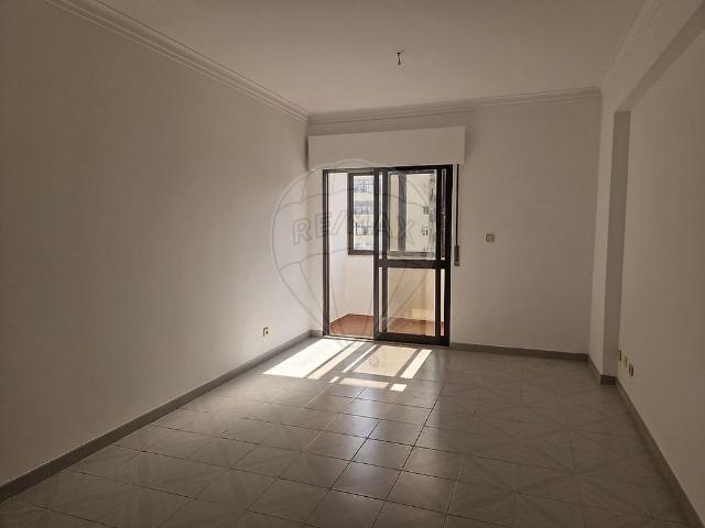 Apartamento alugar em Bairro Olaio, Odivelas