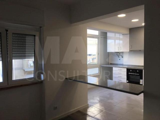 Apartamento alugar em Santiago Dos Velhos, Lisboa