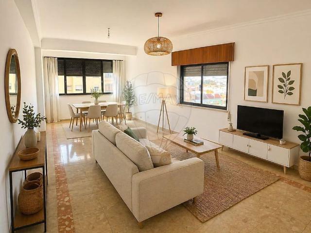 Apartamento alugar em Santiago Dos Velhos, Lisboa