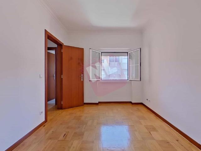 Apartamento alugar em Santiago Dos Velhos, Lisboa