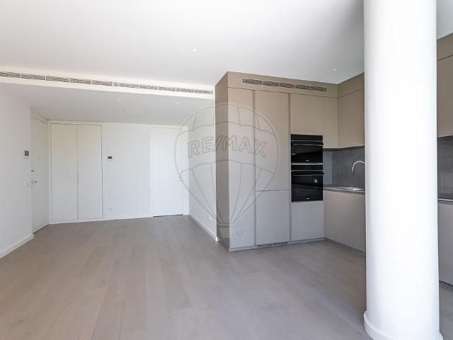 Apartamento alugar em Poço do Bispo, Lisboa