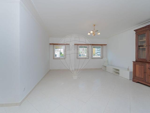 Apartamento alugar em Santiago Dos Velhos, Lisboa