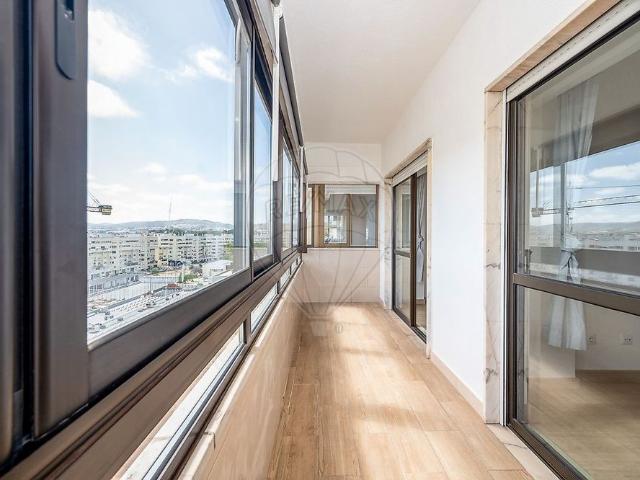 Apartamento alugar em Santiago Dos Velhos, Lisboa