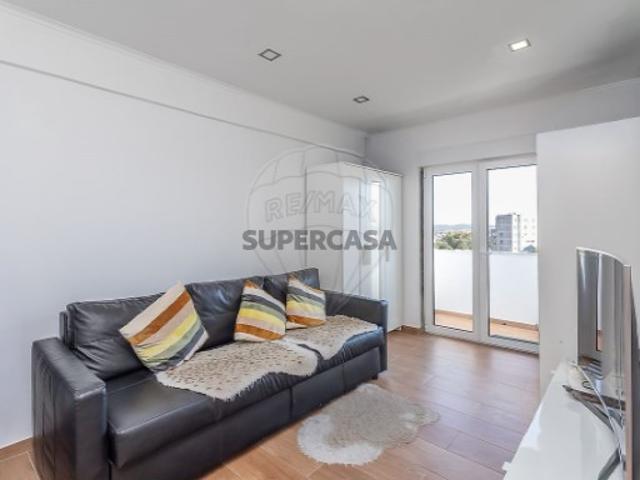 Casa venda em Mina de Água, Amadora
