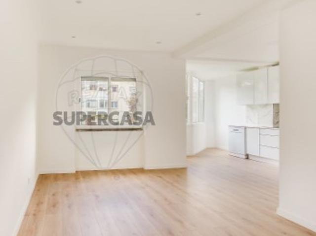 Casa venda em Mina de Água, Amadora