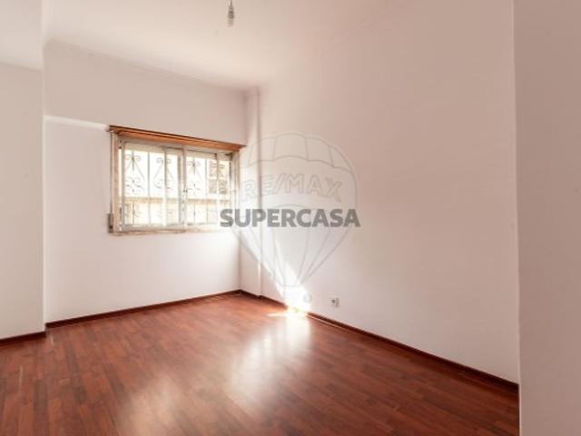 Casa venda em Mina de Água, Amadora