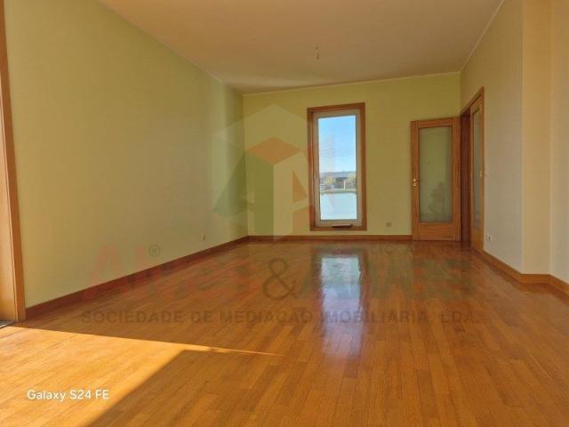 Apartamento alugar em Maia, Barca