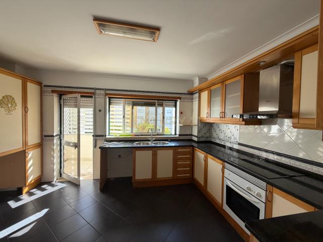 Apartamento alugar em Santo António Da Charneca, Setúbal